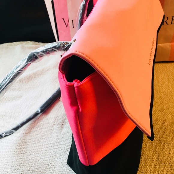 Brand new Victoria Secret cooler bag - Picture 2 of 8